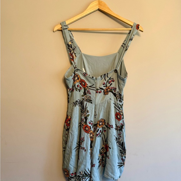 Urban Outfitters Kimchi Blue Floral Romper Women’s Beach Travel Vacation Light - Picture 7 of 7